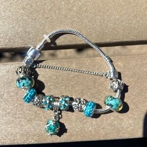Beautiful bracelet with crystals NWT
